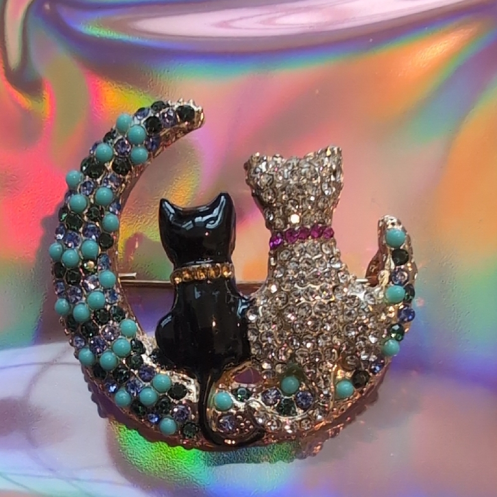 Elegant Crystal Cat Brooch - Black and Silver
